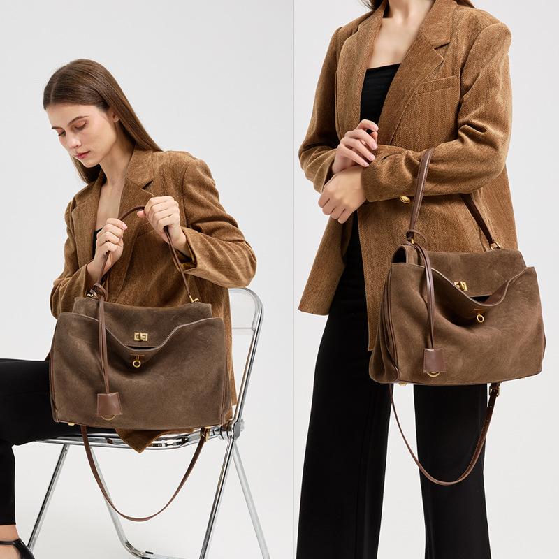 New European and American Retro Shoulder Bag with Luxurious Matte Velvet Cowhide Tote Bag Temperament