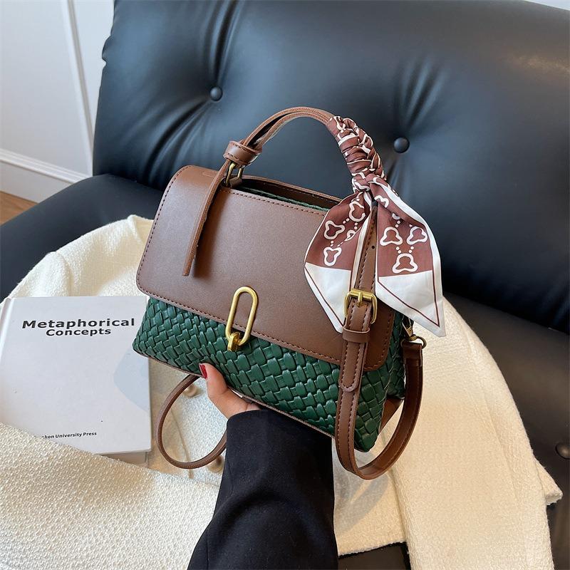 Today's Popular Small Bags for Women's Autumn Versatile New Retro Shoulder Messenger Bag Textured Portable Small Square Bag
