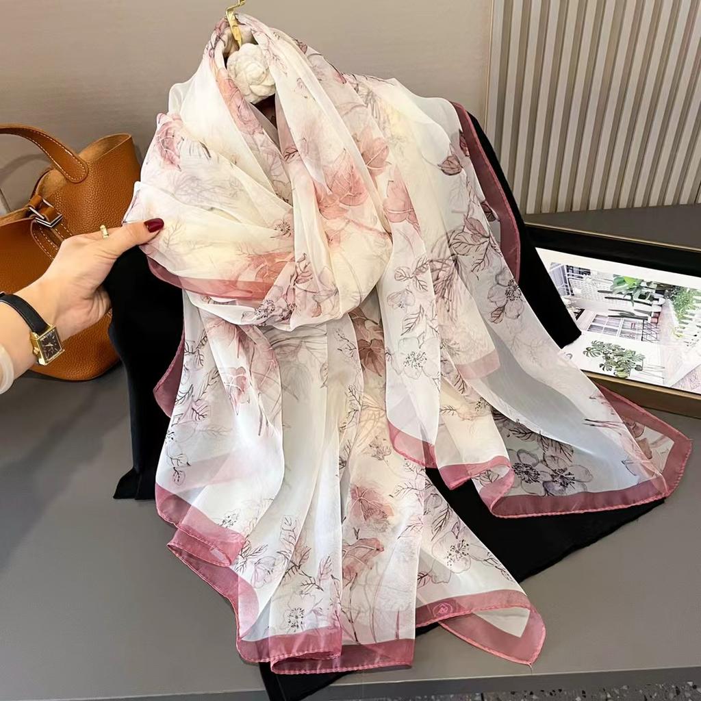 Nytt sommer sjal i imitert silke for kvinner Blå og hvit porselen trykt Pustende silkeskjerf Hodeinnpakket tynt gasskjerf Morsskjerf