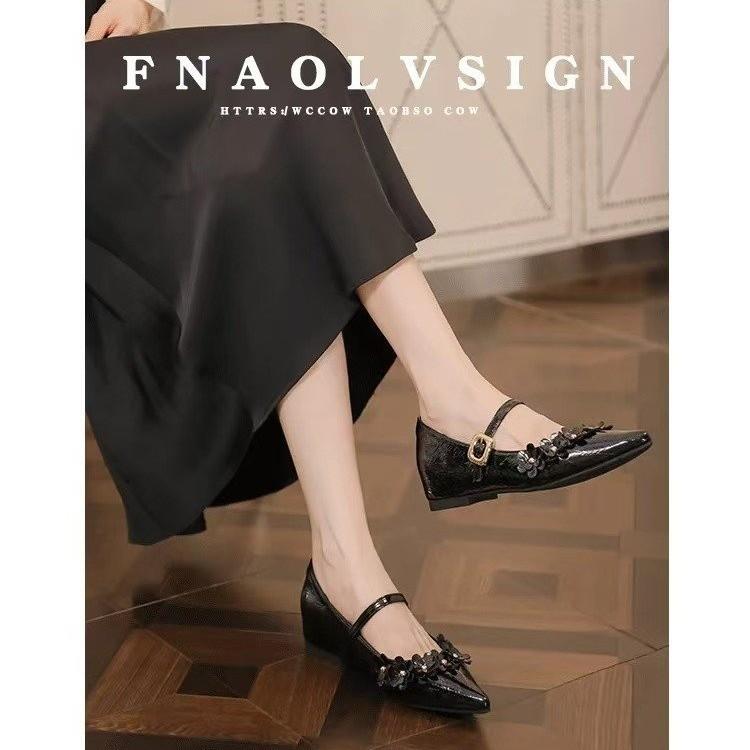 2025 new French retro flower Mary Jane shoes fashion belt decorative pointed single shoes women one word flat shoes women