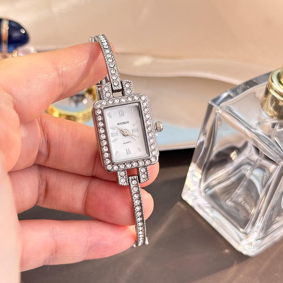Utsökt Damklocka Enkel Fyrkantig Helt Diamant Digital Kvarts Klocka Guld Rostfritt Stål Armband Dam Klänningsklocka Gåvor