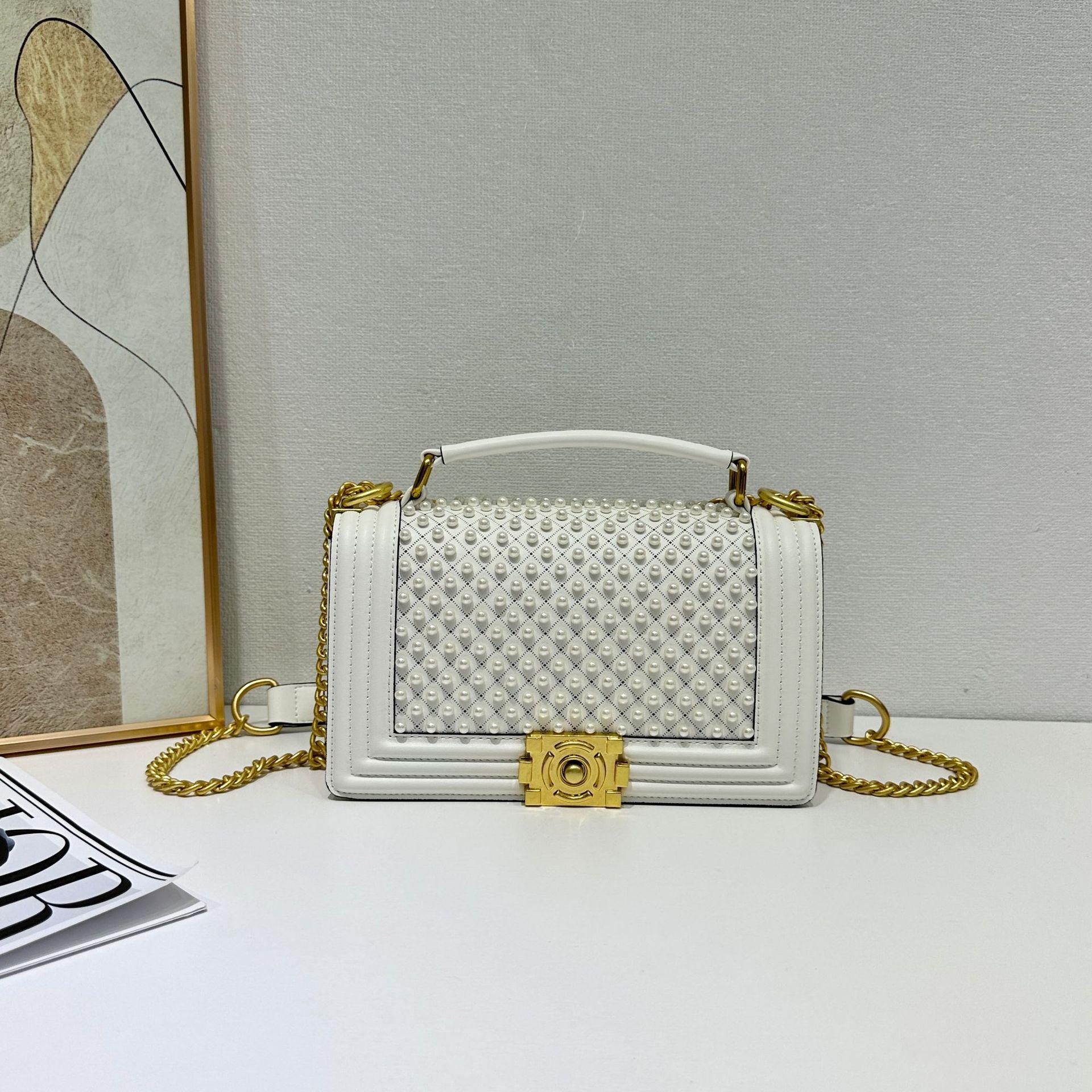 

Pearl Autumn/Winter New Small Fragrant Style Versatile Spicy Mom Chain Single Shoulder Diagonal Small Square Bag білий