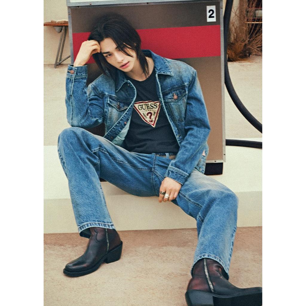 GUESS Hyunjin 26 Fall Vintage Crack Triangle T-Shirt MQ3K1483