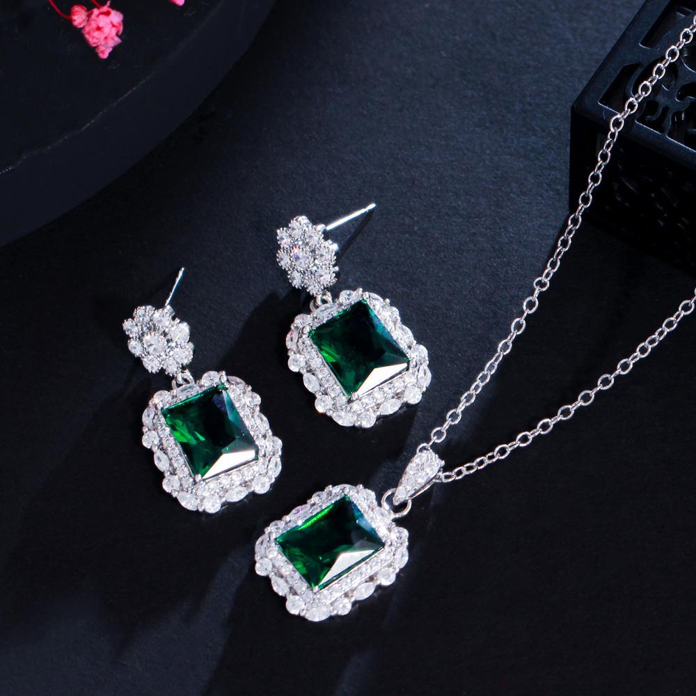 Ensemble de Bijoux Mode Jaune Brillant Carré Zircone Cubique Fleur Boucles d'Oreilles Pendantes Collier à Maillons pour Femmes Style Quotidien Bord de Mer