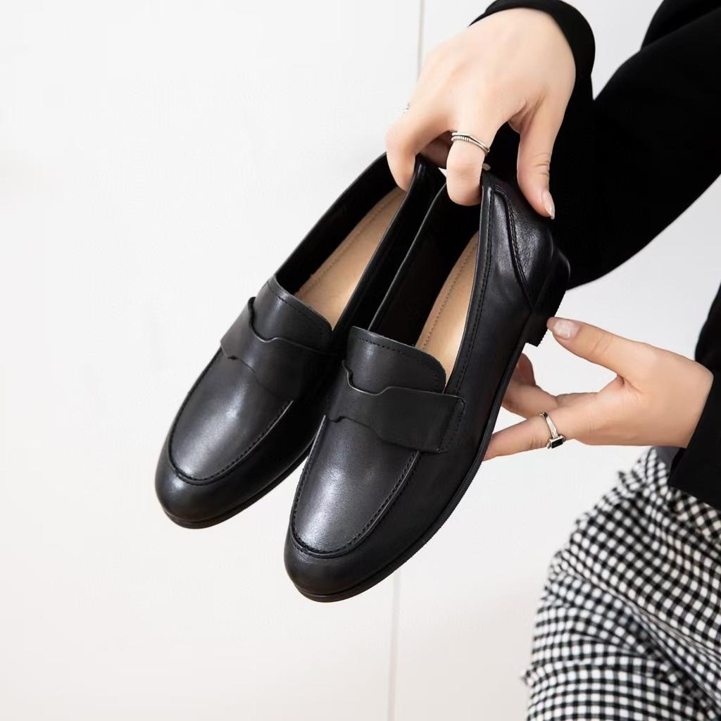 Spring new solid color first-layer cowhide small leather shoes round head medium mouth low-top lazy shoes women