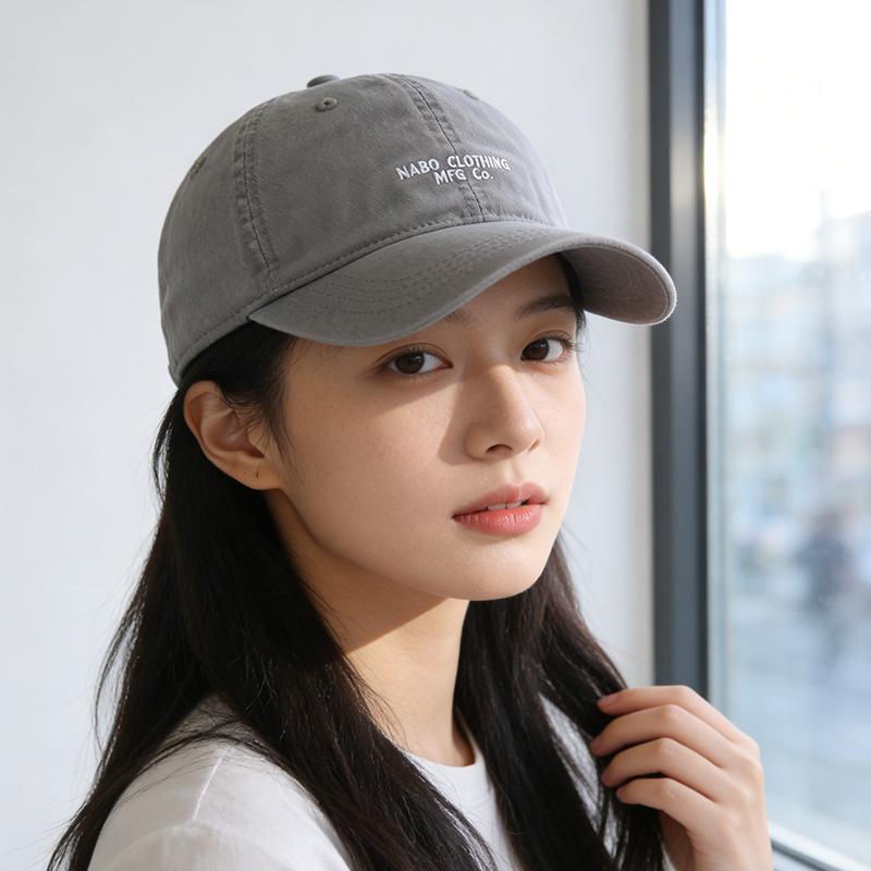 Baseball caps for men and women versatile casual sunscreen peaked caps spring and summer new couples tide