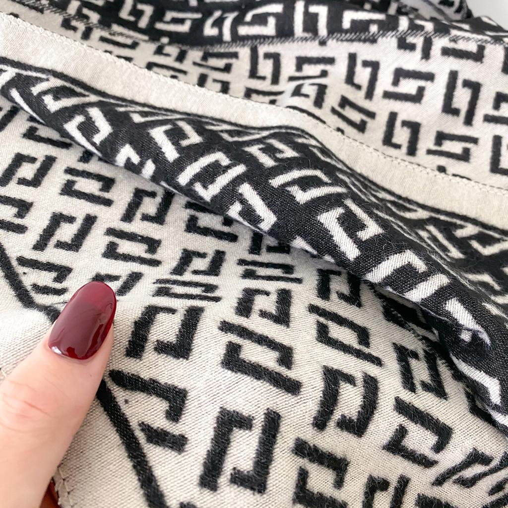 New Women's Letter Print Warm Shawl Simple Thick Imitation Cashmere Scarf with Jacquard Ideal for Autumn and Winter