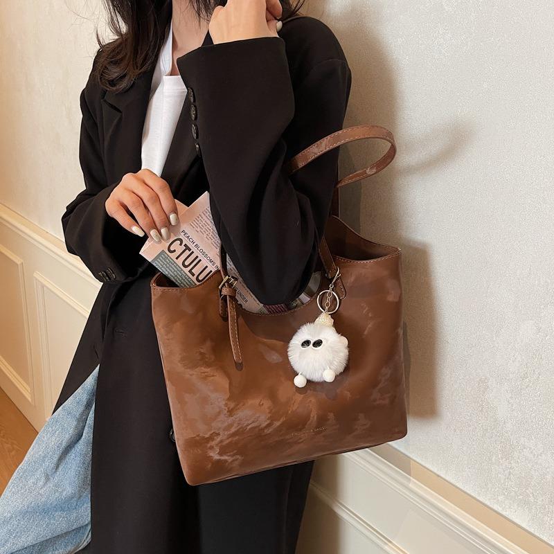 Simple and versatile large-capacity bag women's new retro niche shoulder underarm bag commuter tote bag