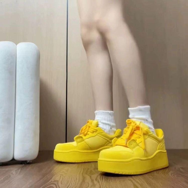 Internet celebrity explosion yellow dragon fruit board shoes women 2025 summer new summer dopamine platform heightening casual shoes