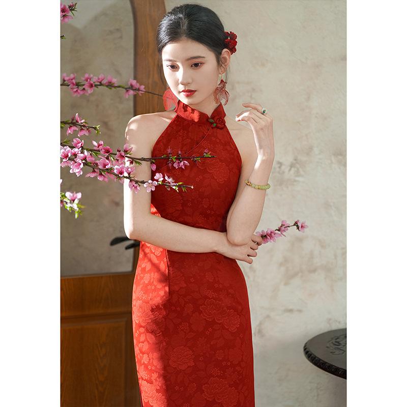 Red cheongsam women's new Chinese 1011 new engagement wedding toast hanging neck sleeveless young high sense
