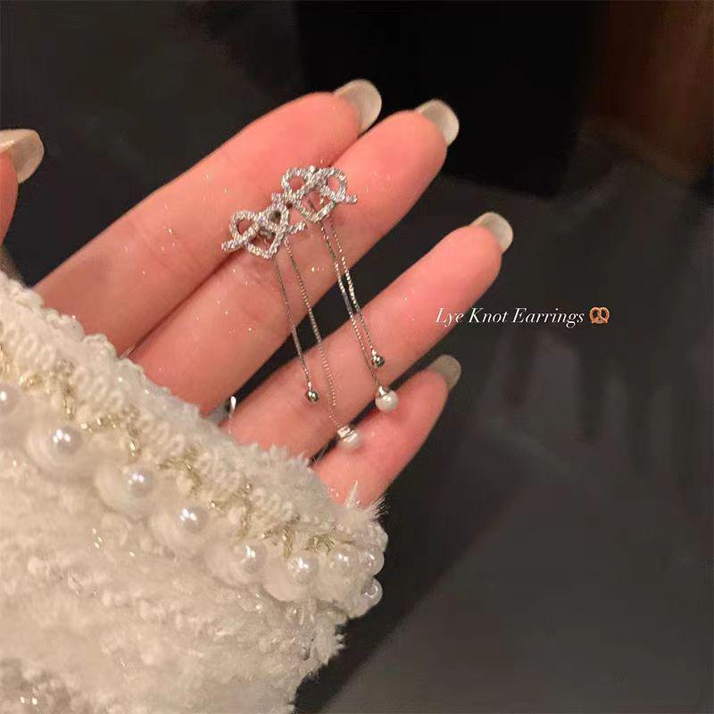 

Swaying Zircon Heart & Pearl Tassel Earrings for Women