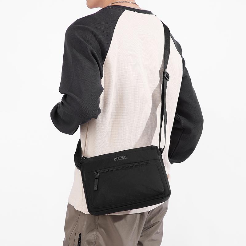 Men's Shoulder Bag Travel Commuter Outdoor Sports Waterproof Messenger Bag Tooling Crossbody Bag