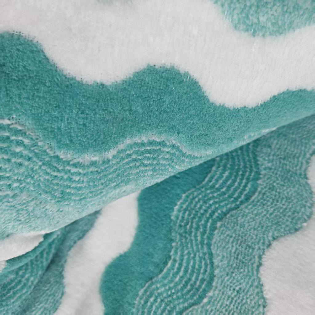 Coral Fleece Bath Towel Set: Thick, Double-Sided Absorbent, Soft, Lint-Free, Three-Color Wavy Design.