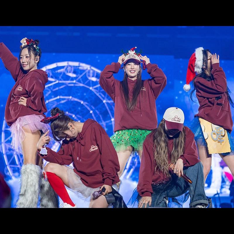 Hanorac Concert K-pop Apink 2025 - Marfă Roz de Crăciun