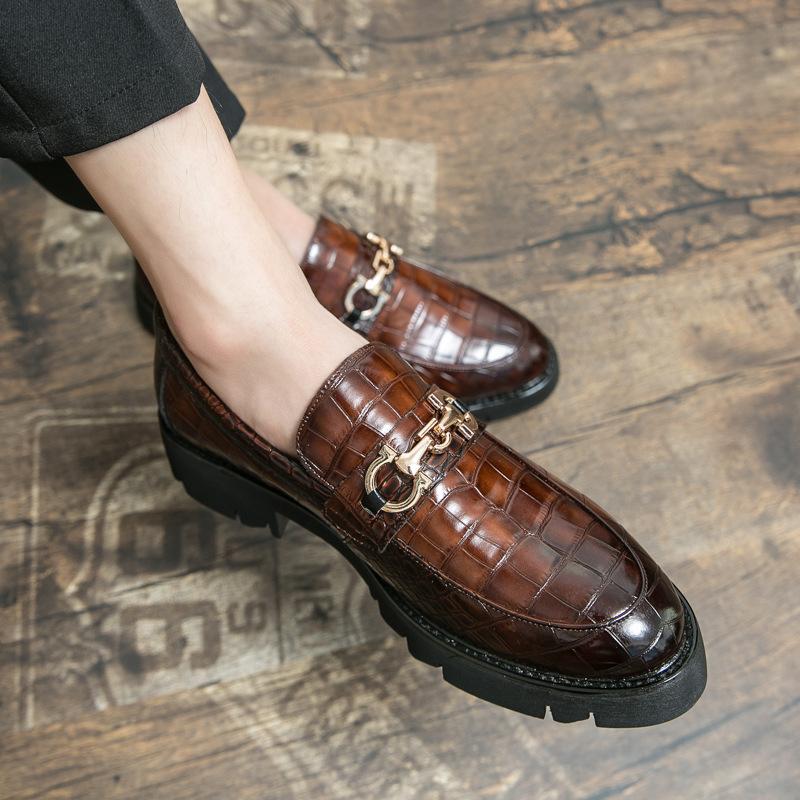 Pointed leather shoes autumn new British heightening hair stylist personalized crocodile pattern shoes