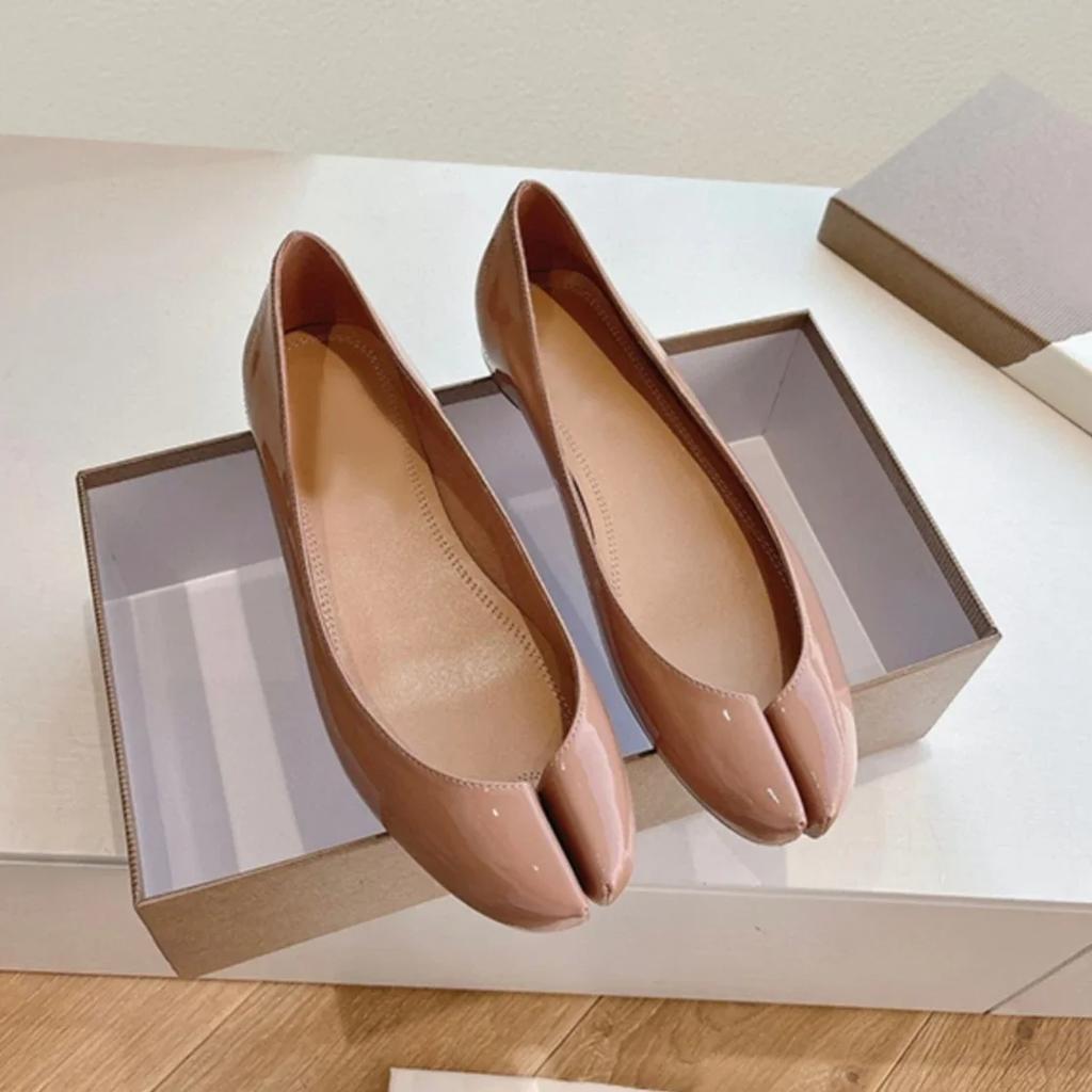 Fashion Women Tabi Ninja Ballet Flats Split Toe Mary Janes Patent Leather Party Shallow Mouth Single Shoes Solid Sandals Ladies Loafers