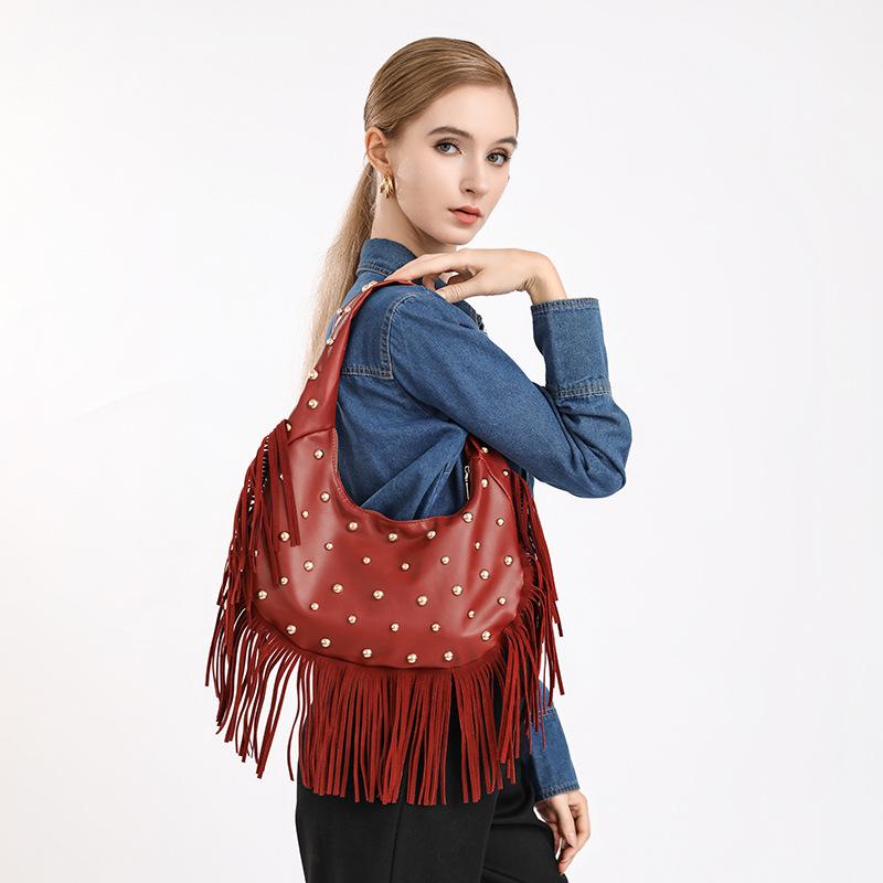 Locomotive Women's Bag European and American Retro Personalized Fringed Bag 2025 New Fashion Trend Women's Simple Shoulder Handbag