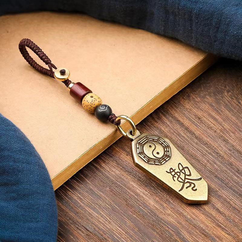Portachiavi Personalizzato in Ottone con Manico in Guscio di Tartaruga e Ciondolo a Campanella