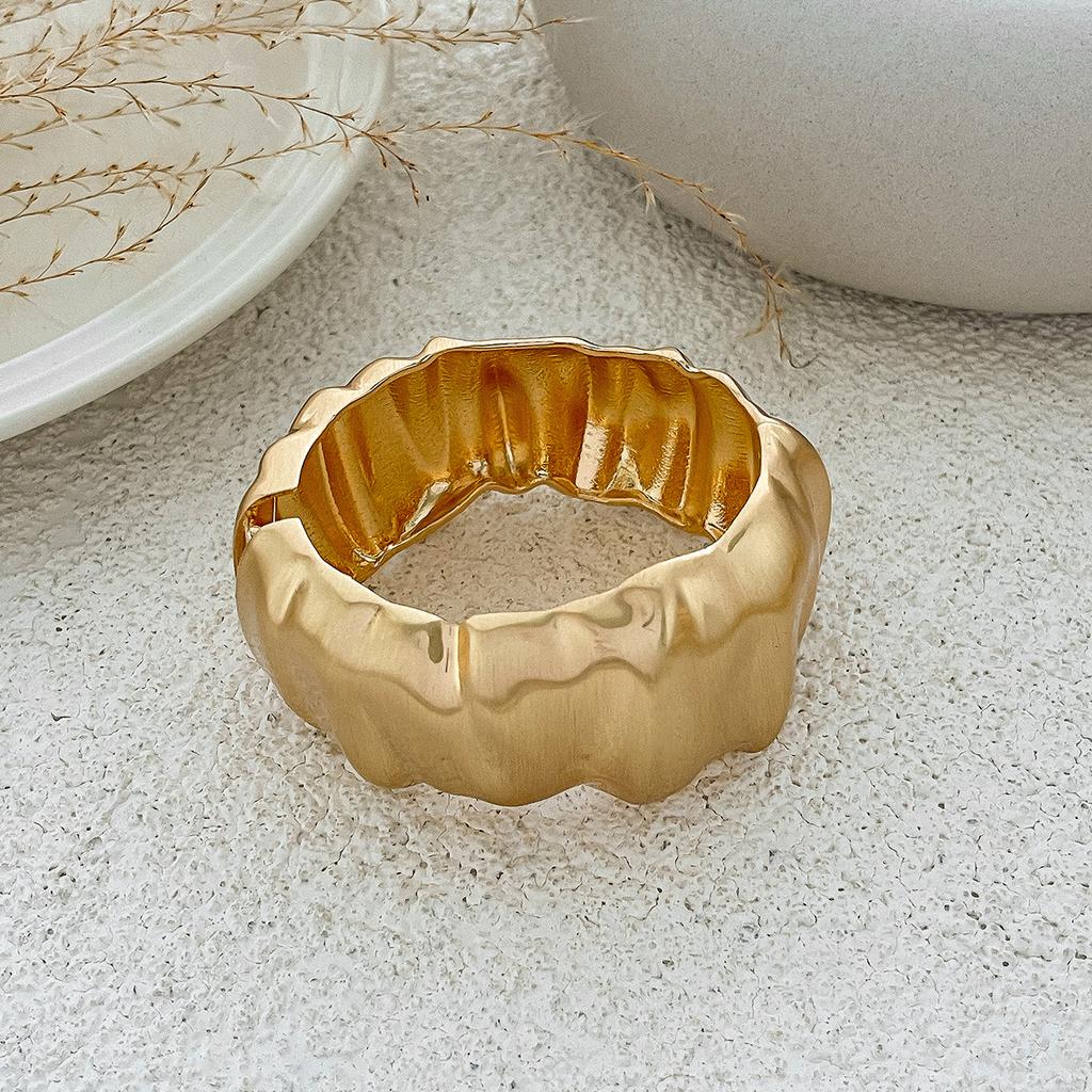 Irregular Corrugated Open Bracelet, Exaggerated Niche Spring Buckle Cold Wind Ins Wide Bracelet Women