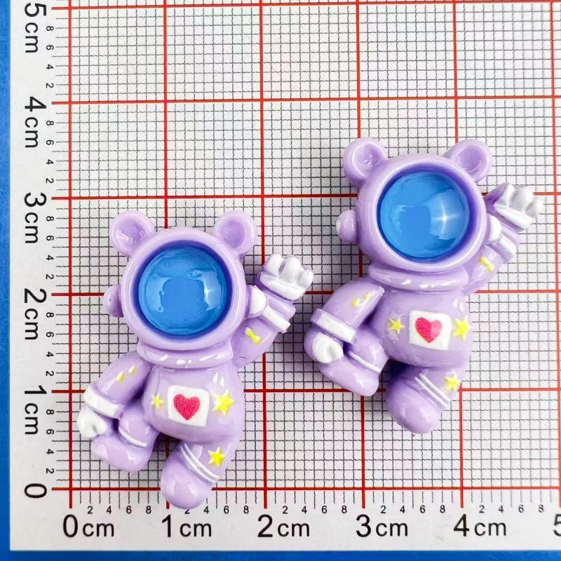 Cartoon Astronaut Resin Accessories: Handmade Hair Clips, Phone Chains, Keychains, and Pendant Ornaments.