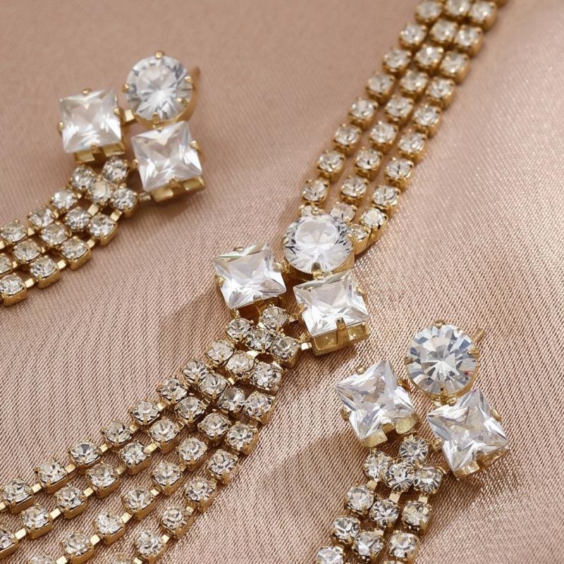 European and American fashion multi-layer claw chain hollow flower necklace, high-end sparkling diamond collarbone chain, light luxury versatile