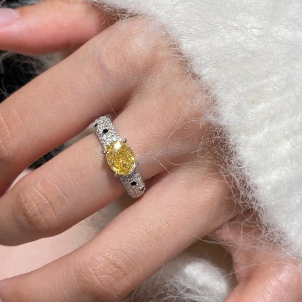 

Регулируемое роскошное кольцо с открытым желтым бриллиантом для женщин, модный шикарный стиль, идеально для 2024 года