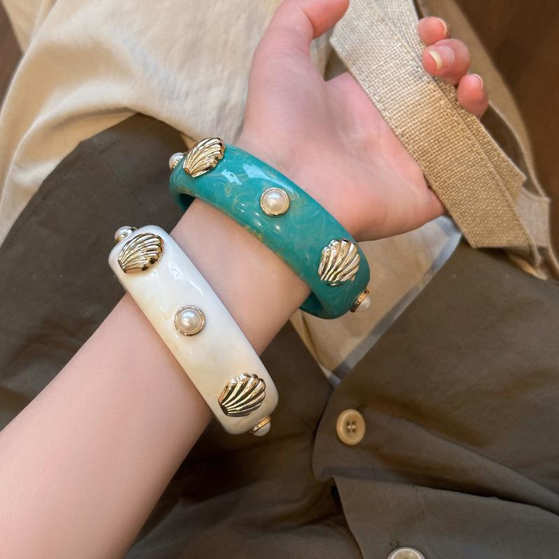 Pearl & Seashell Embedded Cuff Bangles - Ocean Theme Boho Resin Bracelet Trendy Stackable Bracelets for Women
