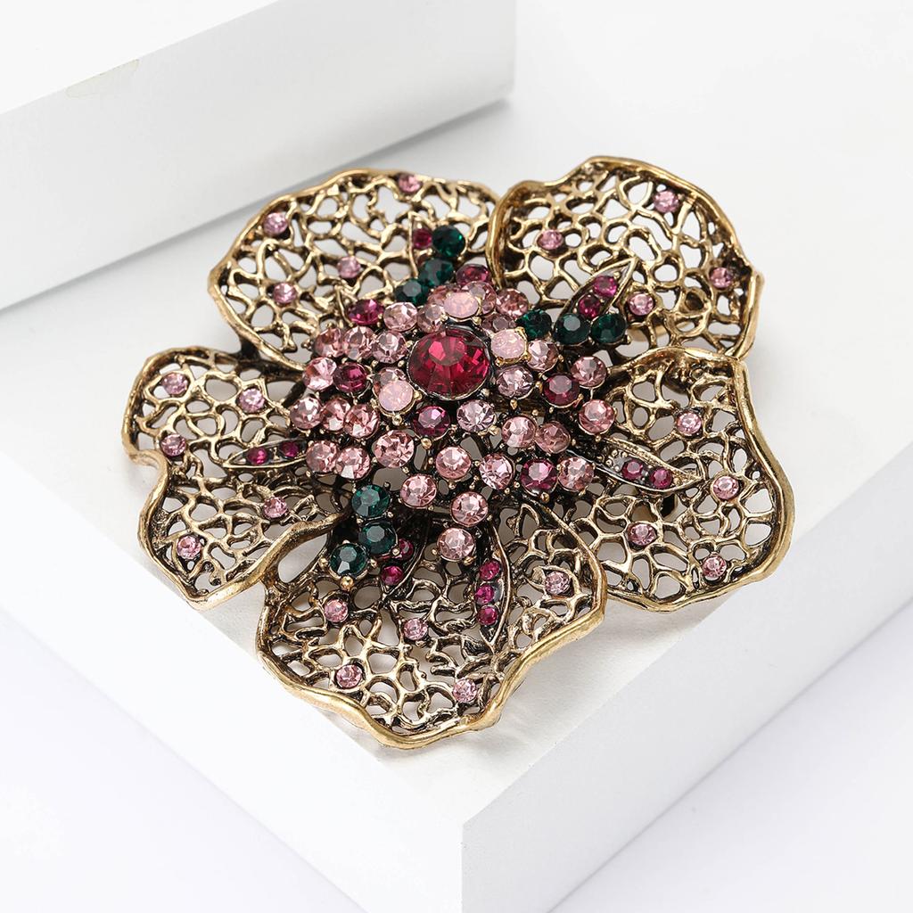Vintage Heavy Industry Alloy Rhinestone Flower Brooch Medieval Ladies Suit Shawl Brooch Ornament Pin