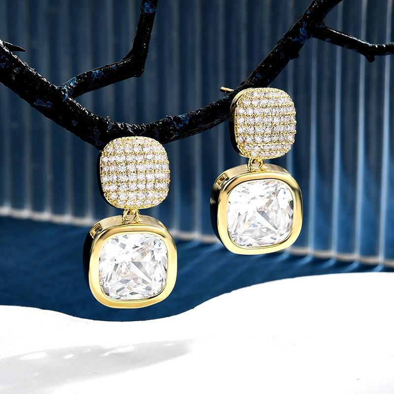 Elegant and Exquisite Female Versatile Geometric Stud Earrings Niche Fashion Diamond-encrusted Zircon Sugar Cube Earrings