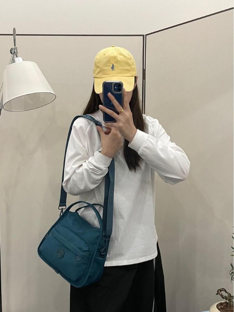 Chic Multi-Layer Waterproof Nylon Crossbody Bag: Fashionable and Versatile Ladies' Shoulder Bag 2025