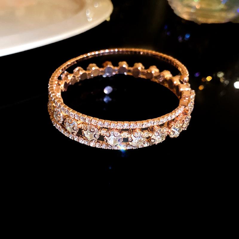 Francuska bransoletka wielowarstwowa z cyrkoniami: Elegancka bransoletka w stylu light luxury z przesadnym designem.