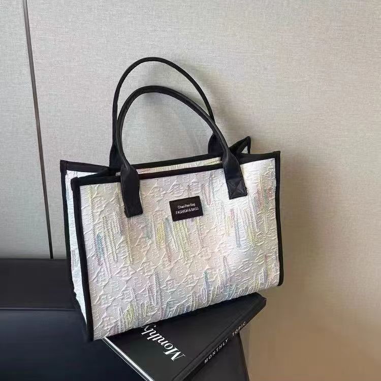 

Fashion Trend Embossed Handbag 2025 College Student Versatile Large Capacity Commuting Appearance Handheld Canvas Shoulder Bag білий