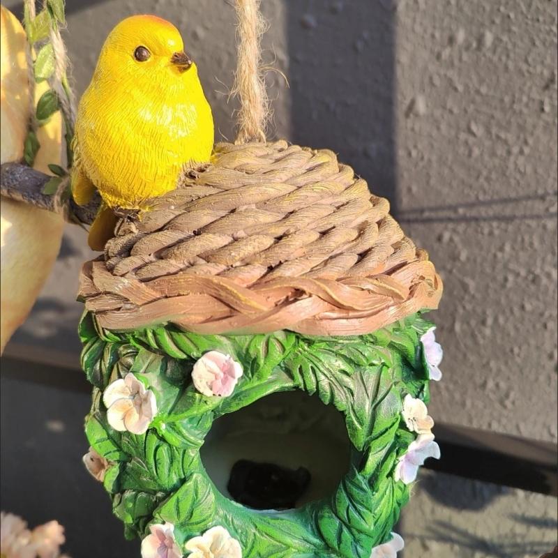 Hängendes Vogelhaus-Ornament aus Kunstharz – Garten- & Terrassendekoration für Bäume, Zäune oder Hofdekor