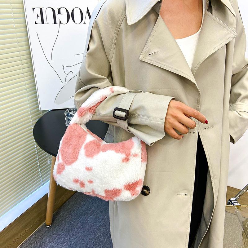 Cute cow print bag for women, autumn/winter new trendy velvet versatile student shoulder underarm plush bag