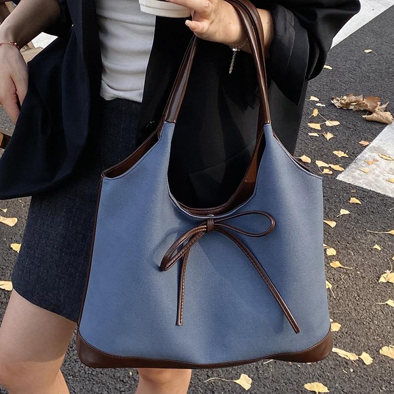 Retro commuter niche bow single shoulder armpit bag new fashionable and simple contrasting color tote bag