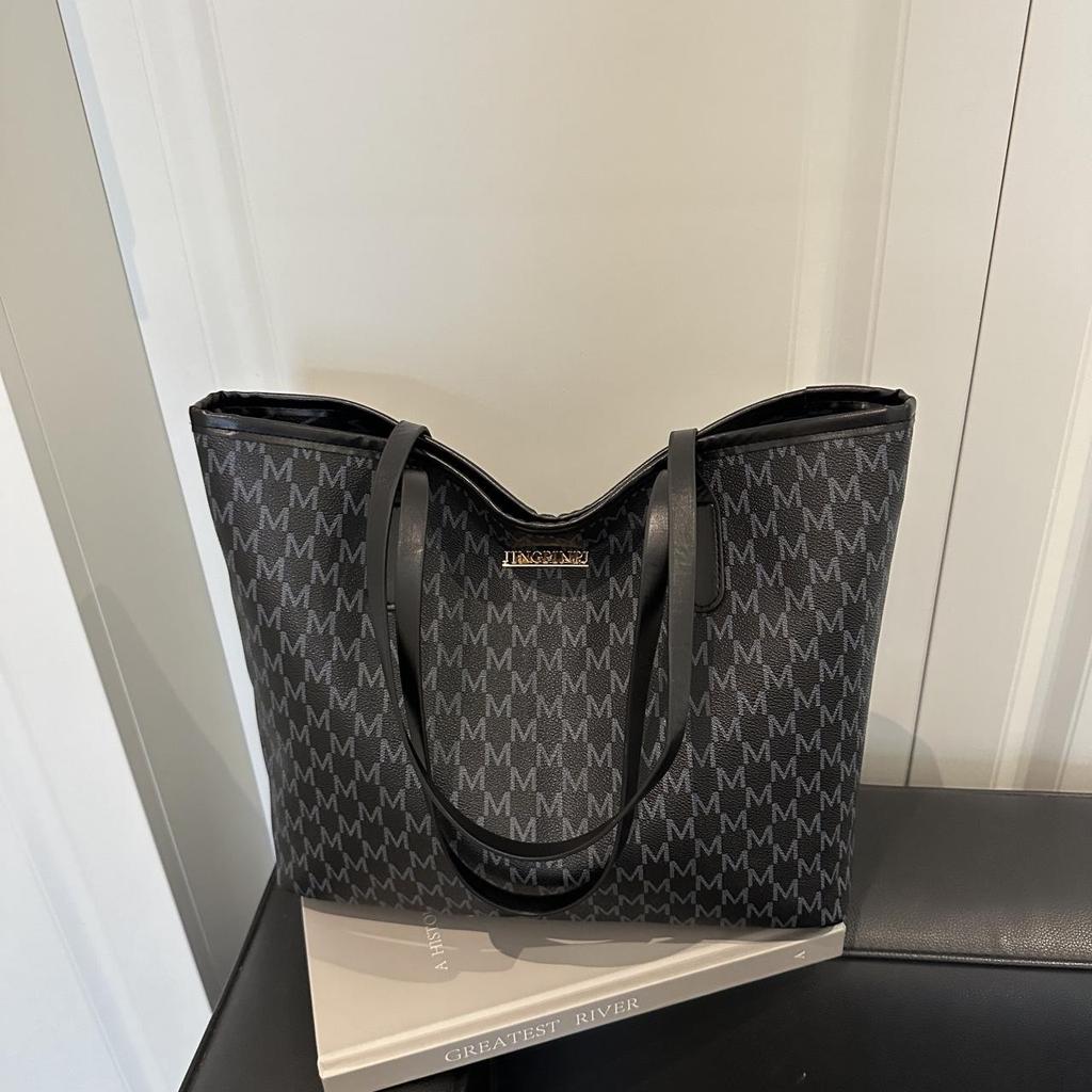2025 Summer Women's French Tote: Large Capacity Solid Color Shoulder Handbag with Letter Design
