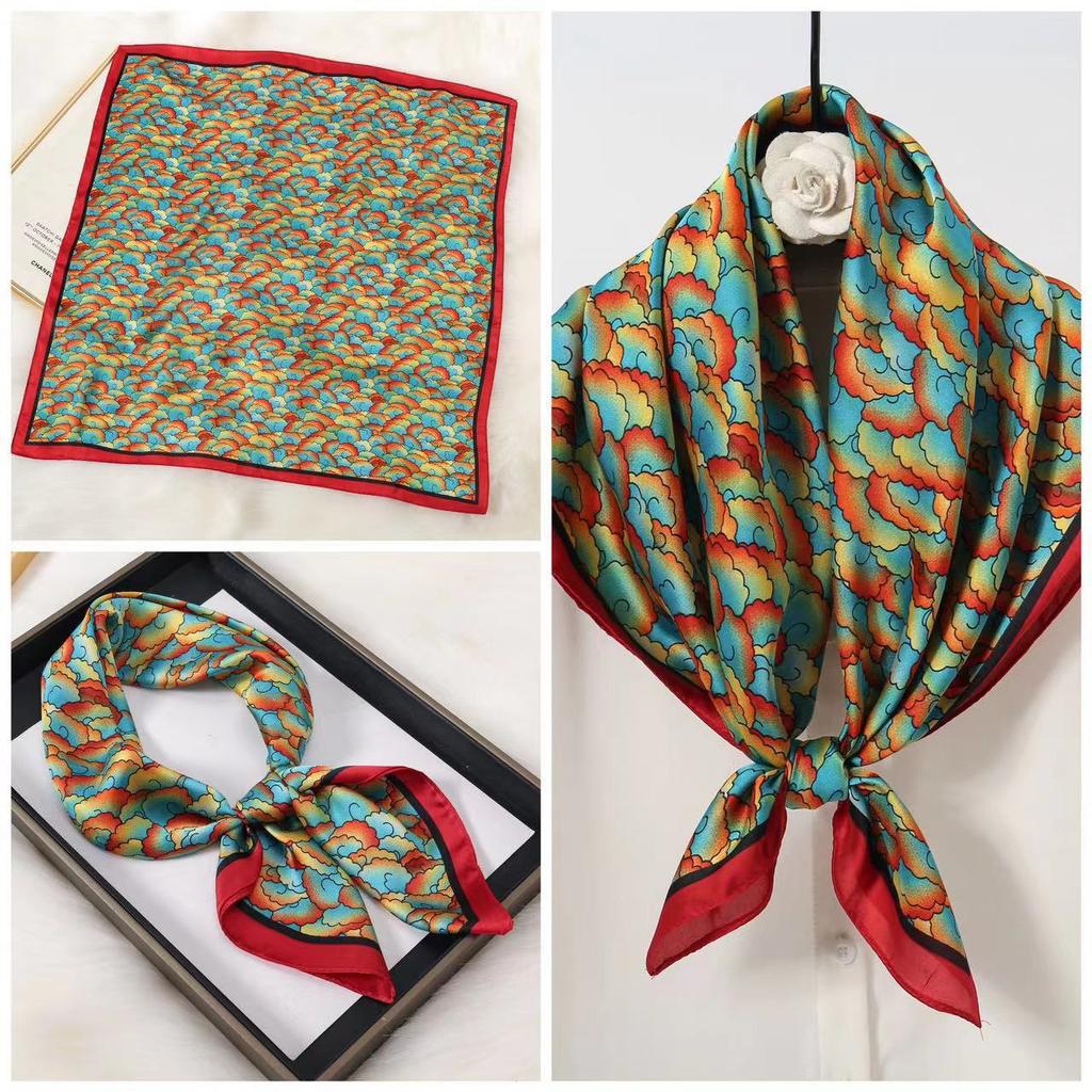 Eleganti Foulard di Seta da Donna Con Centinaia di Camicie, Assistenti di Volo, Decorazione Professionale, Protezione del Collo, Foulard, 70 Foulard Quadrati Piccoli.