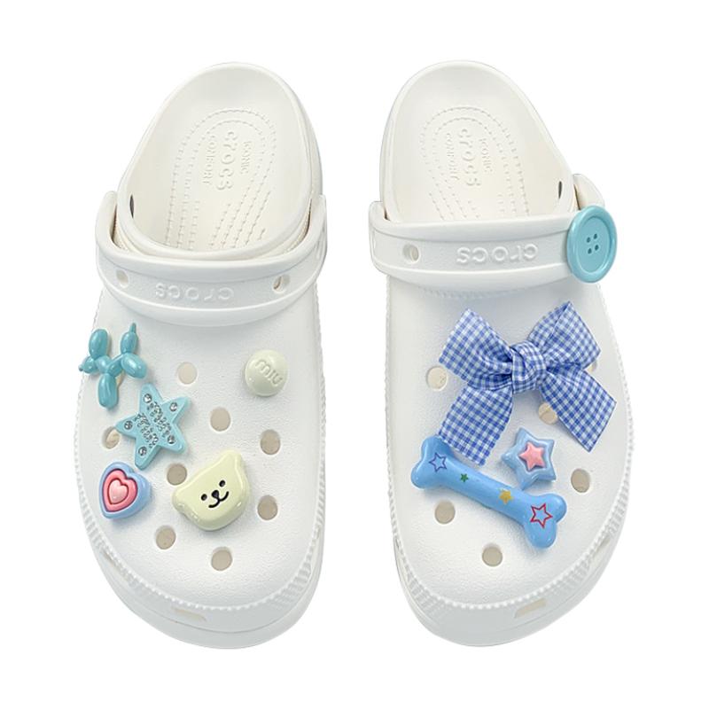 Crocs Classic Platform Clog Classic Cloud Crocs Vintage Gift Box Line Bier Puppy Button Bow All the Way Flowers Women's White Blue