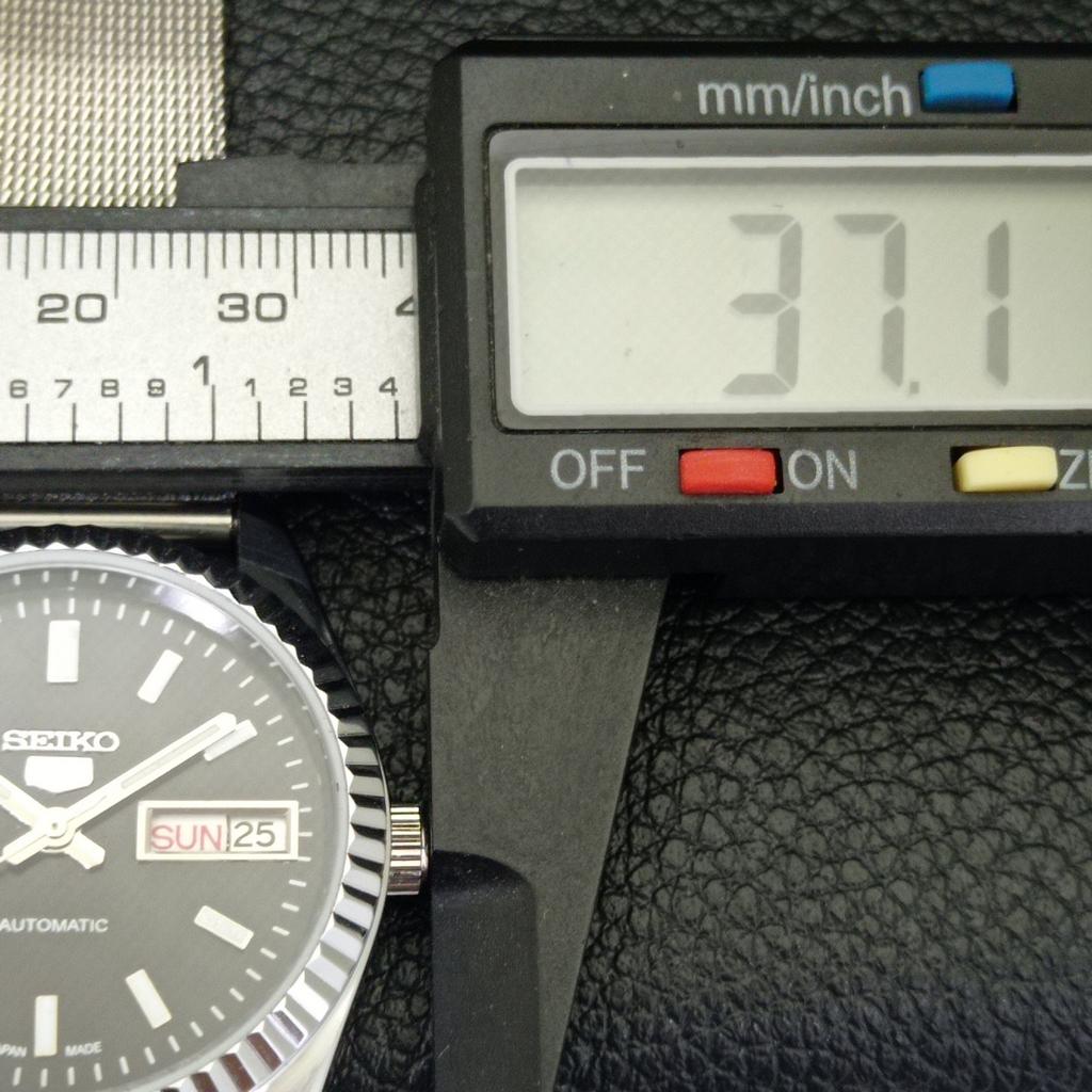 AUTOMATIC VINTAGE REFURBISHED SEIKO 5 JAPAN MENS BLACK DIAL WATCH a440551-9 Sk-a440551-1