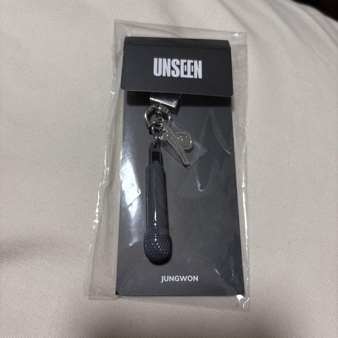 

[USED] ENHYPEN Exhibition UNSEEN Microphone Key Ring Jungwon
