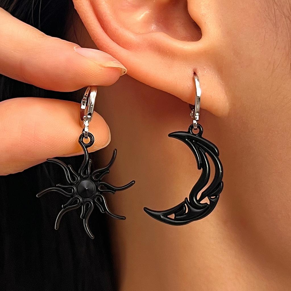 Cercei minimalisti Sun Moon cu personalitate asimetrică și cercei în stil abstract Cercei scurti Hollow Star Moon