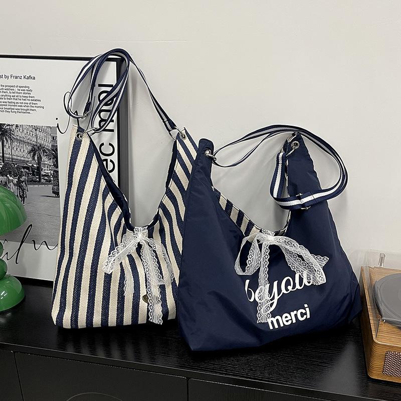 Large capacity striped bag women's new trendy fashion tote bag female college student class handbag female