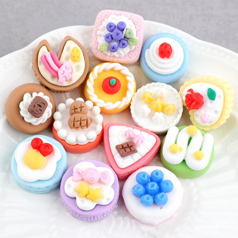 Bulk Stock Fast Shipping 100pcs/bag Artistic Hand-painted 3d Miniature Cake Bread Dessert Food Resin Cabochon for Diy
