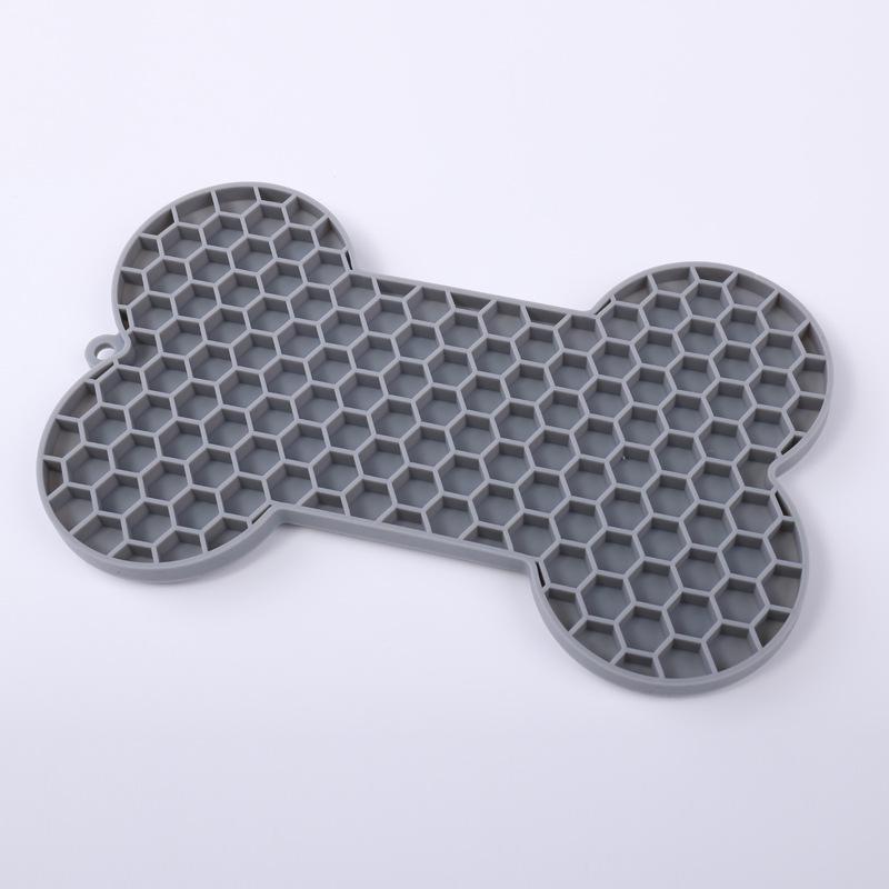 Pet Silicone Non-Slip Slow Feeder Mat - Round Food-Grade Lick Mat for Cats & Dogs