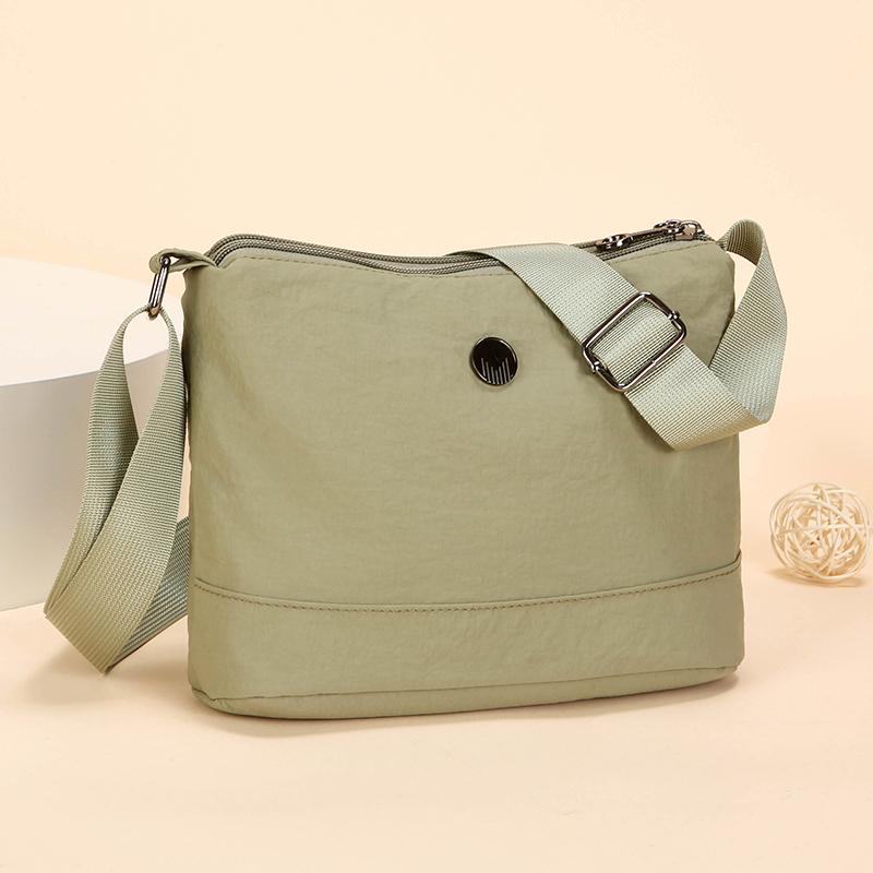 Women's Lightweight Large Capacity Shoulder Bag Commuter Crossbody Bag Middle-Aged Mother Bag