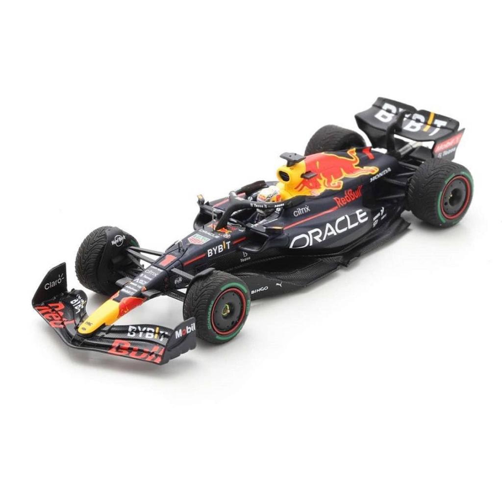 Spark Oracle Red Bull Racing RB18 2022 F1 Japanese GP Winner Verstappen with and World Champion Board 1/43 #1 M. No.1