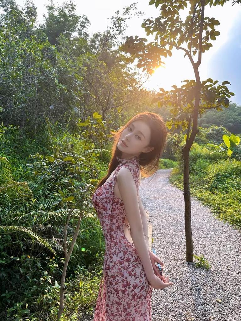 Květinové šifonové šaty Spicy Girl - Sexy rozparek a design s odhalenými zády na dovolenou