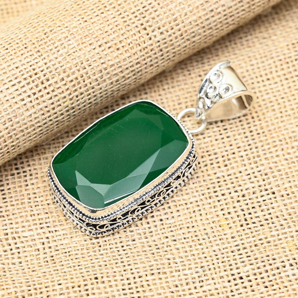 Attractive Green Onyx Gemstone Handmade 925 Sterling Silver Jewelry Pendant For Women