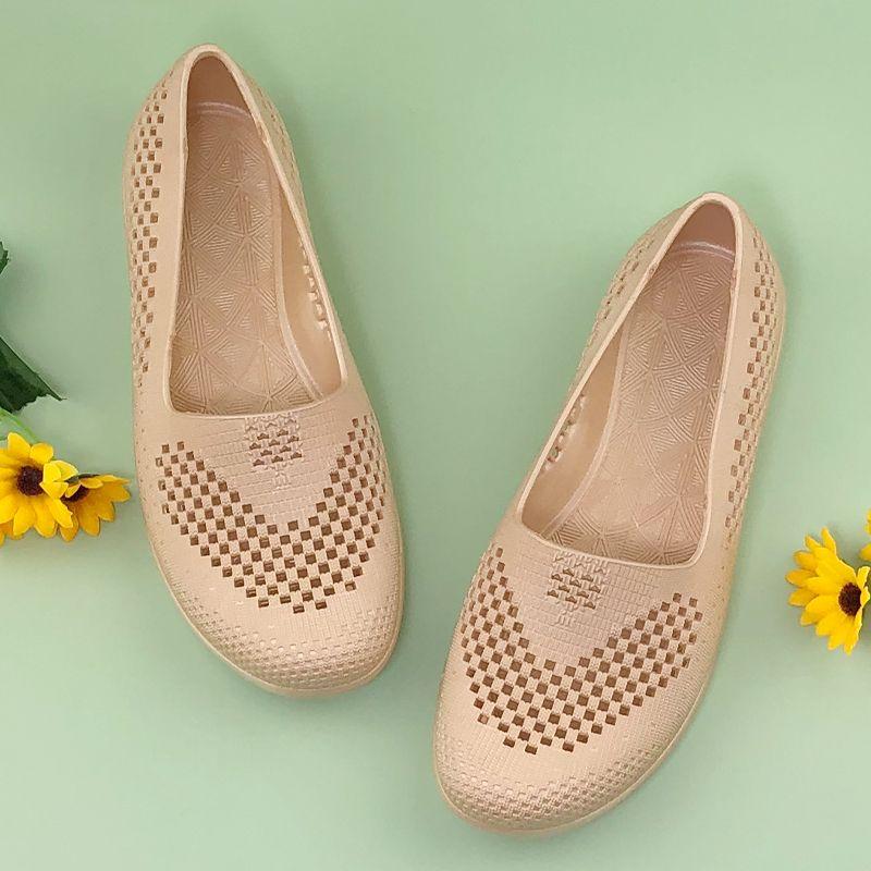 Summer New Women's Sandals with Anti Slip Hollow Out Breathable Flat Bottom Beach Shoes