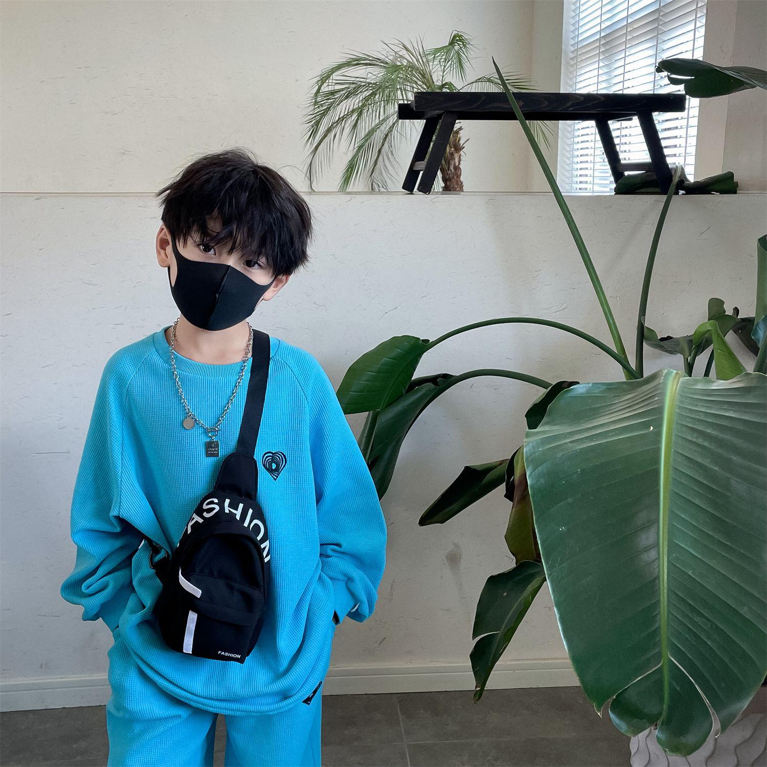 

Trendy Boys Color Block Canvas Crossbody Bag – Stylish and Versatile for Outings чорний